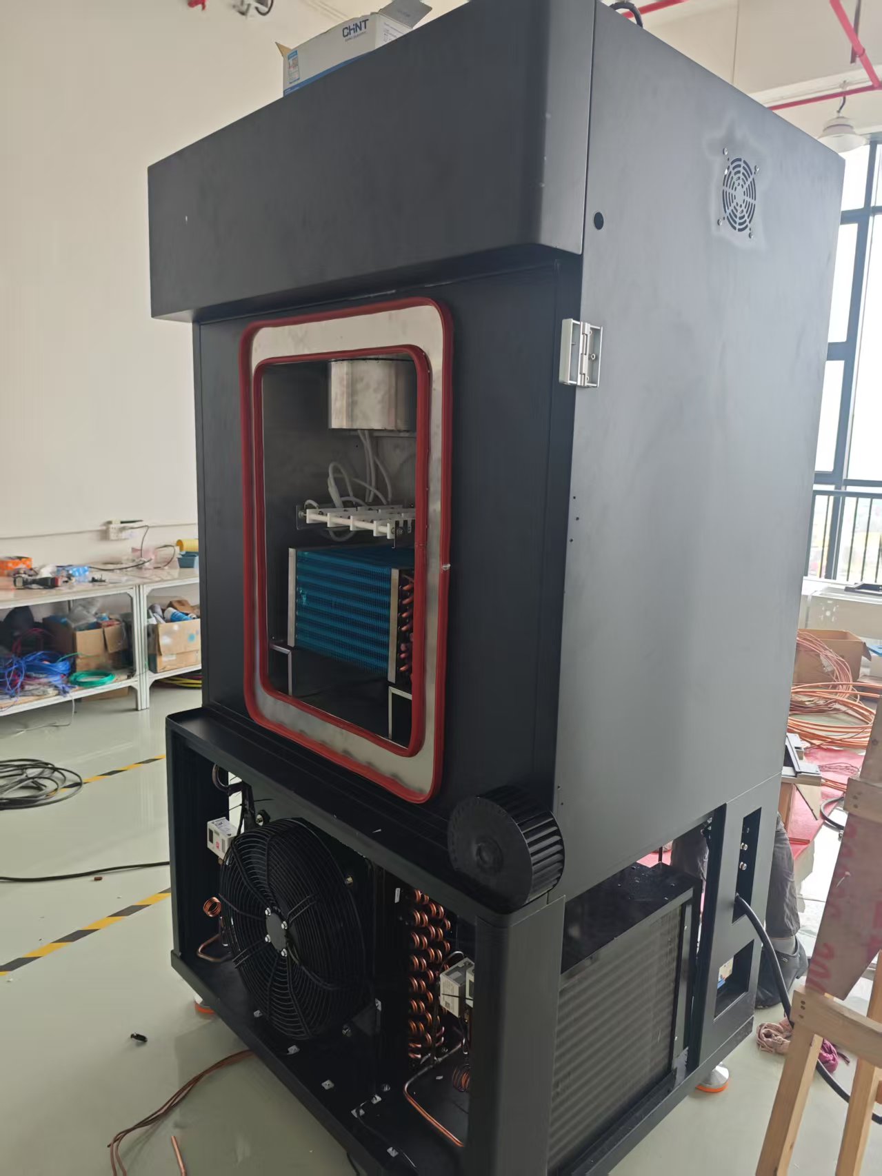 高低溫沖擊試驗箱如何進(jìn)行工作原理的